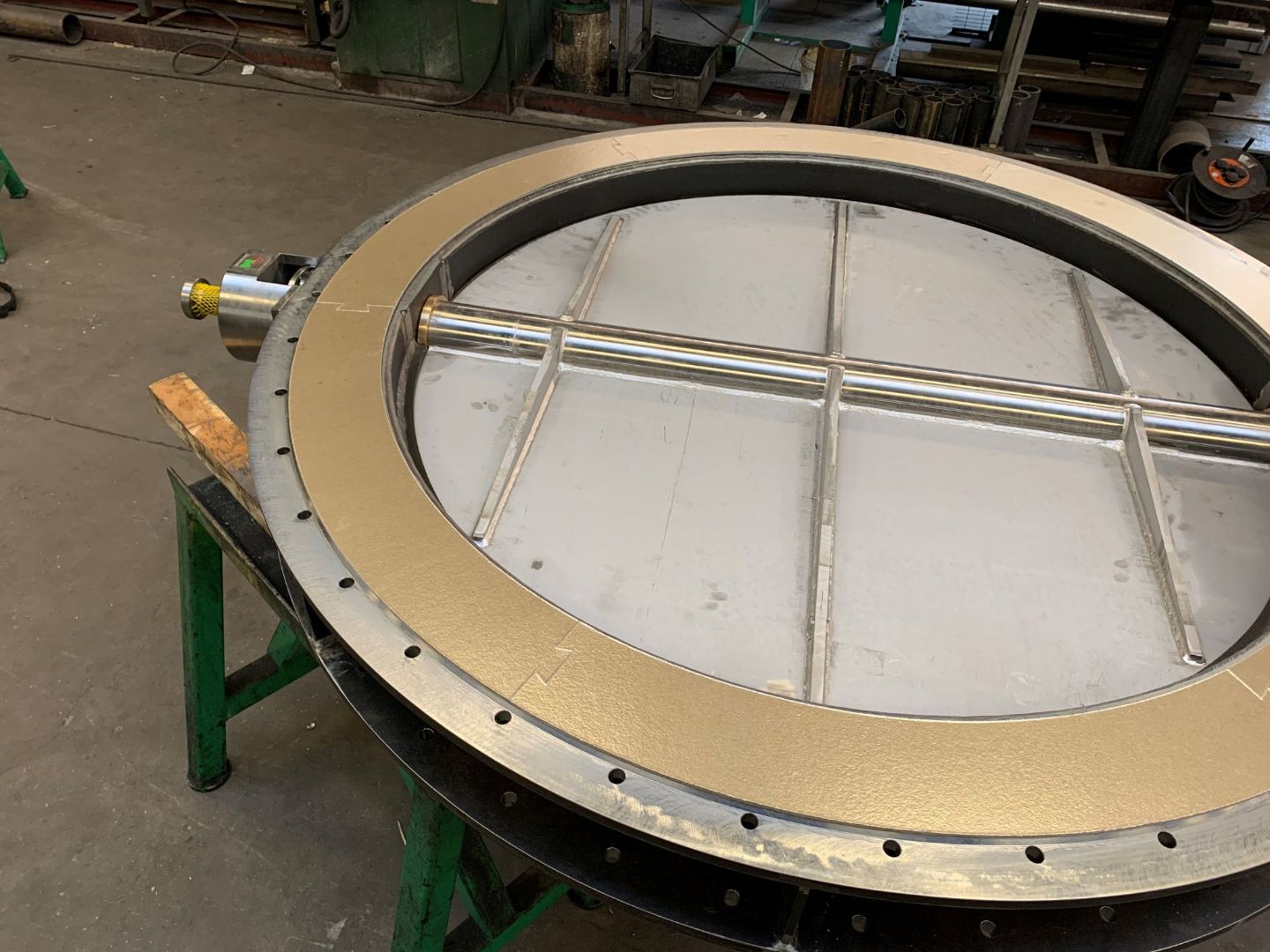 Fabricage en montage van gas afvoerklep