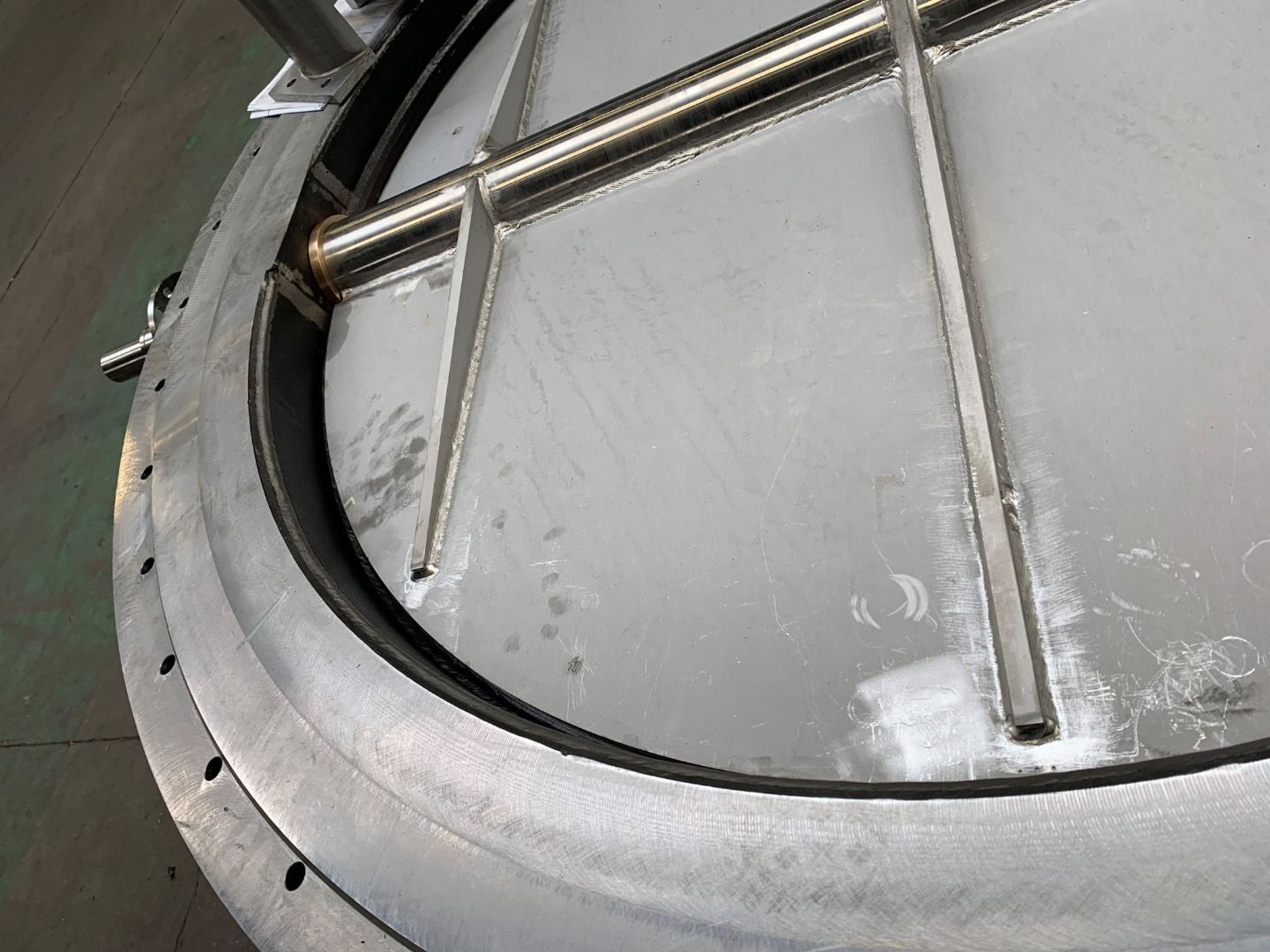 Fabricage en montage van gas afvoerklep